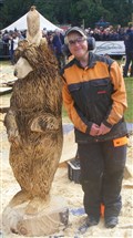 Pals! Carrie Yuen, of Northants, goes shoulder to shoulder with her new friend.