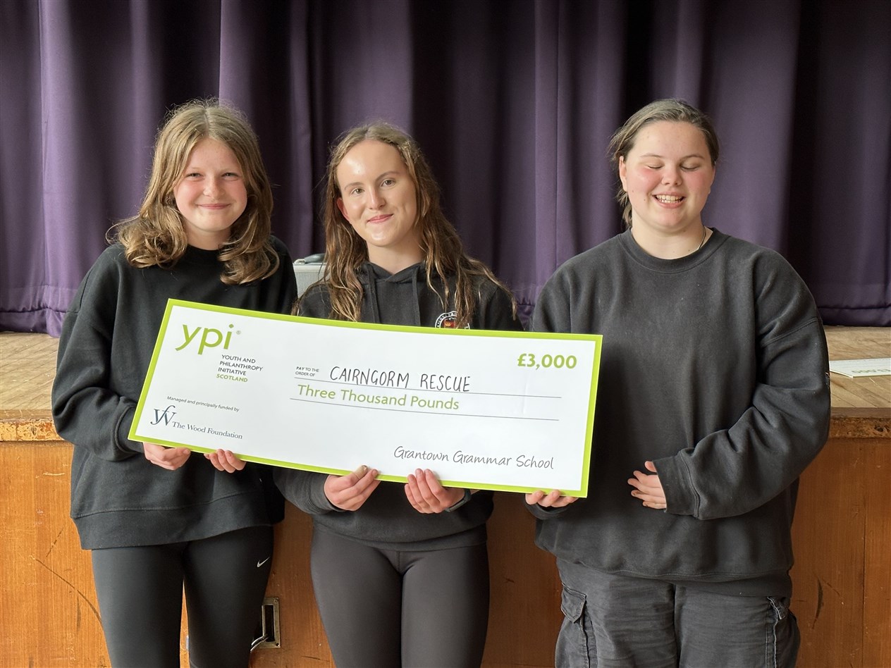 Eilidh Neillie- Rutherford, Rhona Scott and Paige Gray with the £3000 cheque.