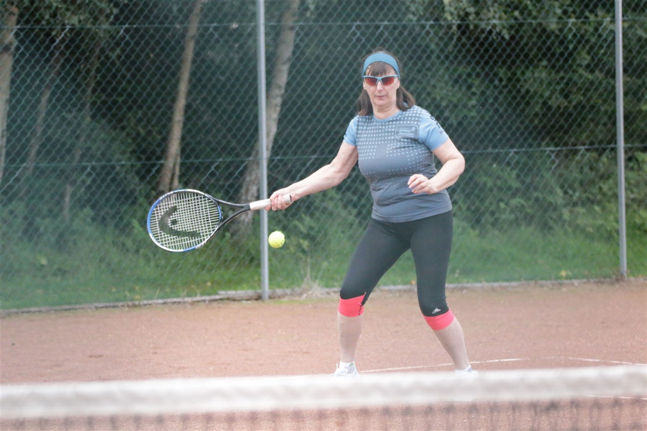 Cath Hamill strikes a nice forehand. All pictures: Thijs Claes.