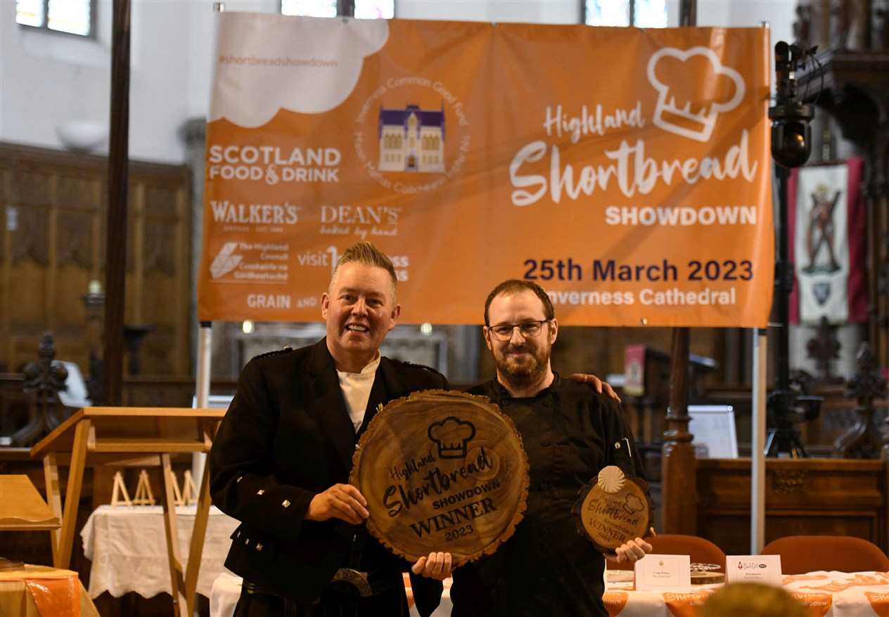 Judge Craig Wilson (Eat on the Green) and overall winner Paul Macintosh (MacKenzie's Bakery Skye). Picture: Callum Mackay..