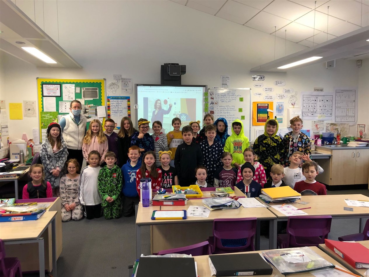 P5 class members are all lined up neatly for their Pudsey photo.