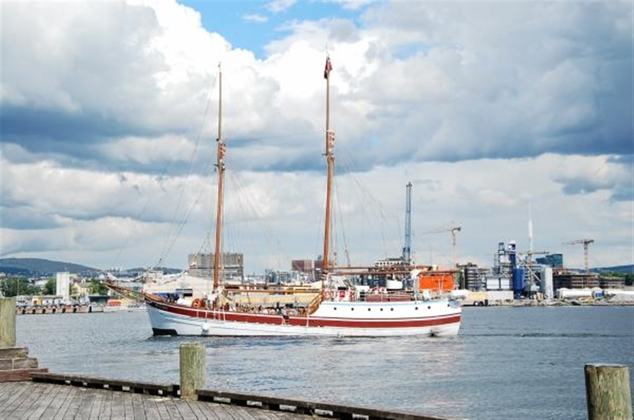 A tourist boat sails into port.