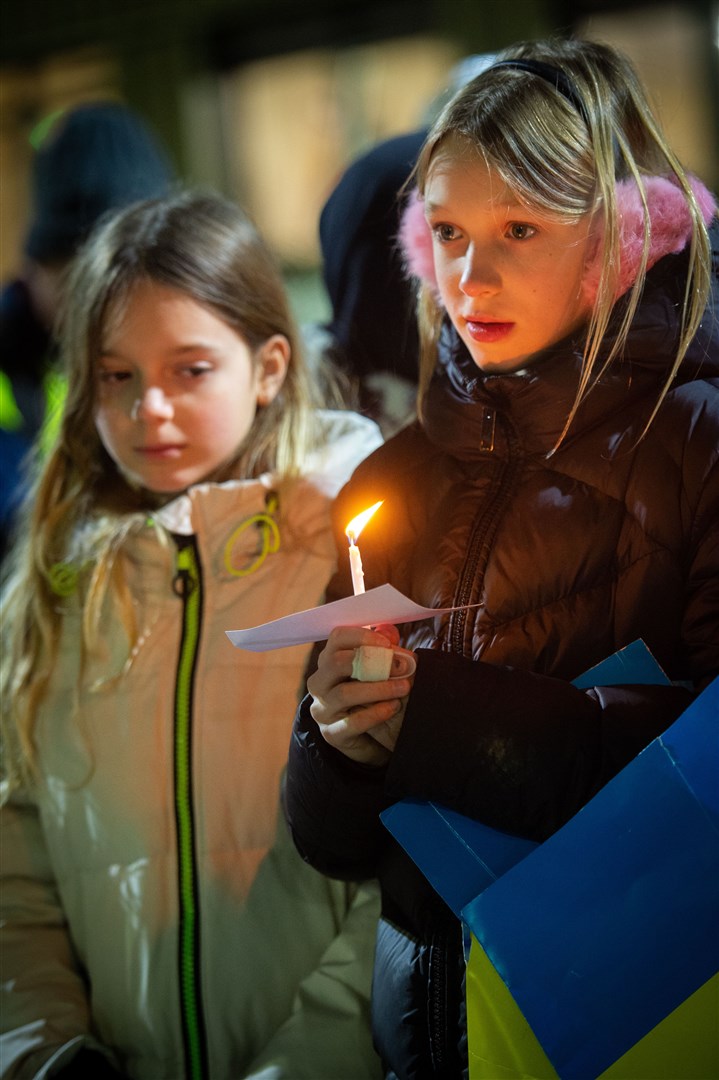 Girls with lit candles. Picture: Callum Mackay..