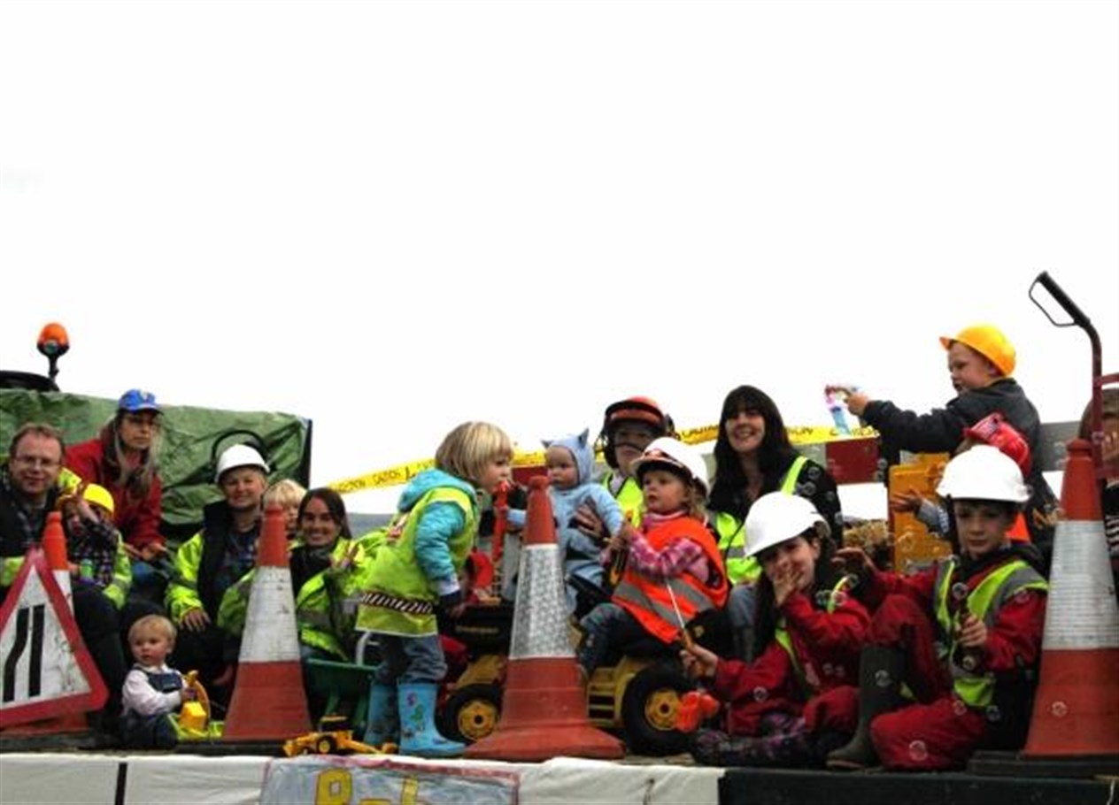 The Nethy Toddlers Group on the winning Bob the Builder float