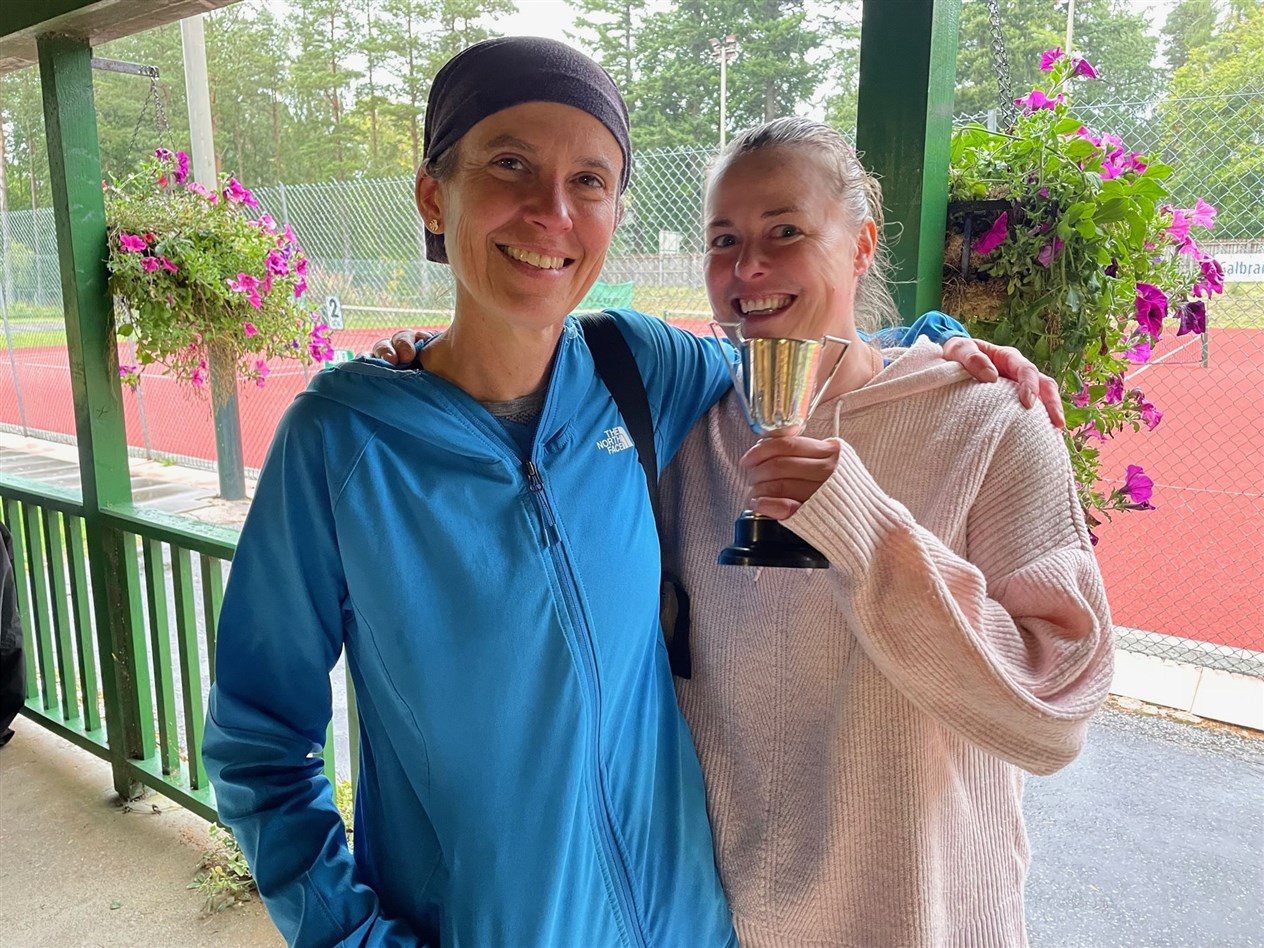 WINNING LADIES: Sarah Williamson and Eve Wilkinson.