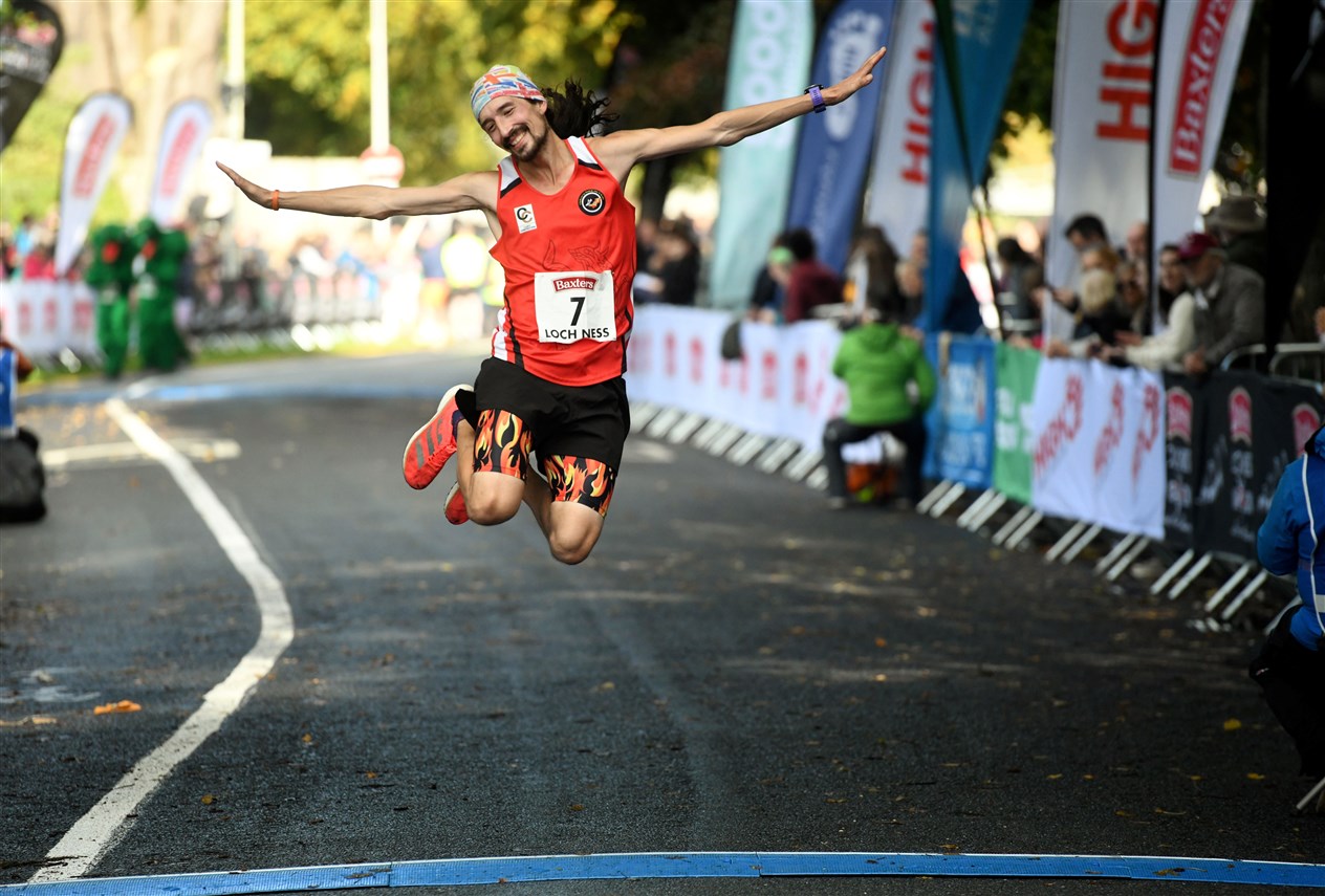 Adam Tango Holland crossing the line. Picture: James Mackenzie.