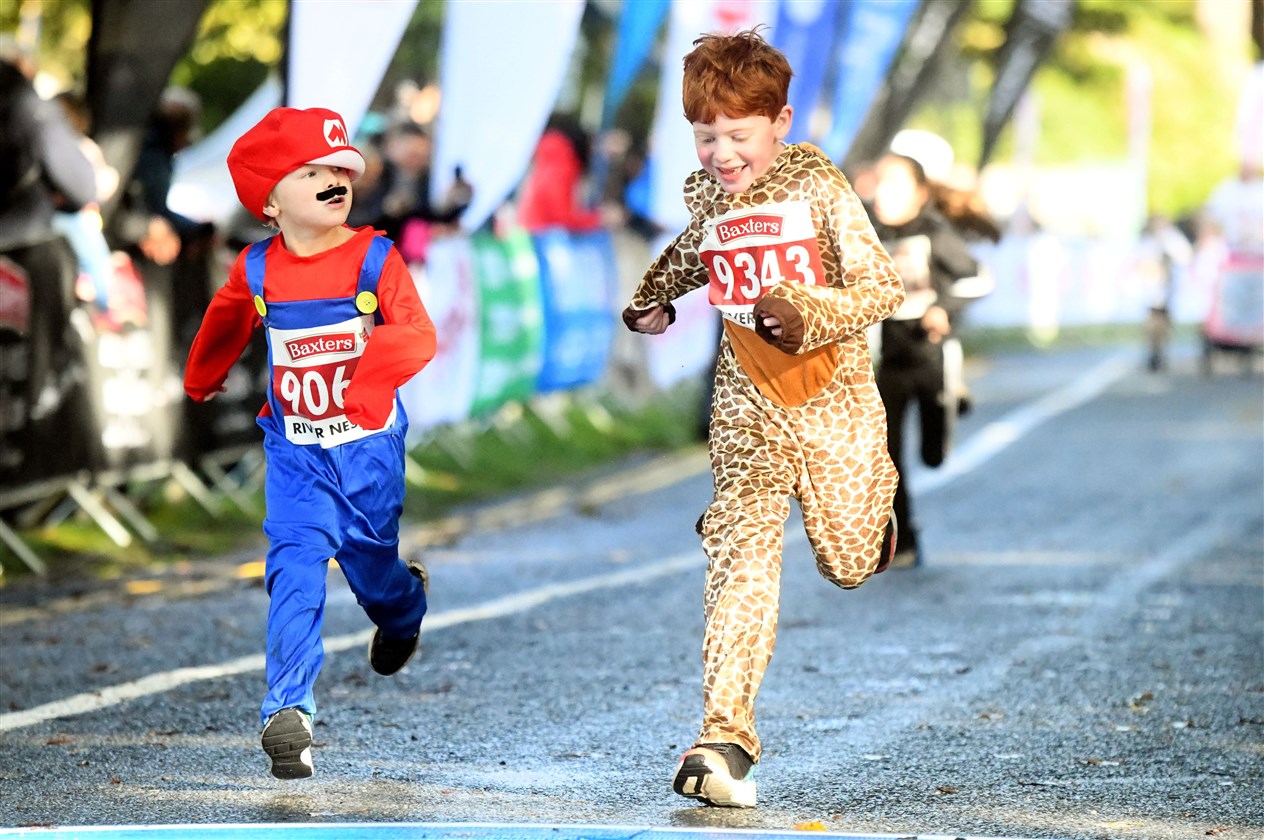 Otto Eeley and Hugo McGuire crossing the line. Picture: James Mackenzie.