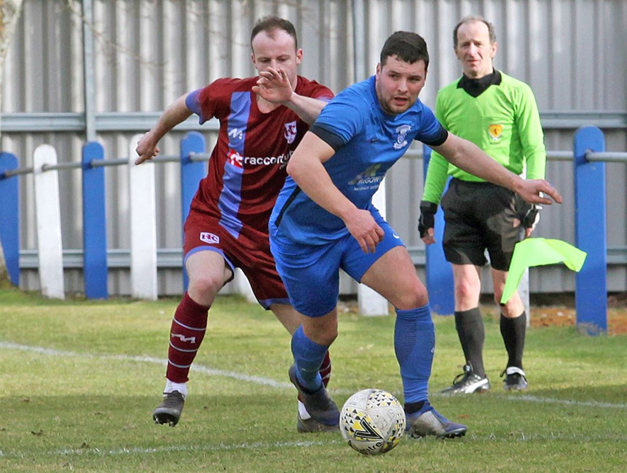 Andrew Skinner breaks free from marker Michael Selfridge.