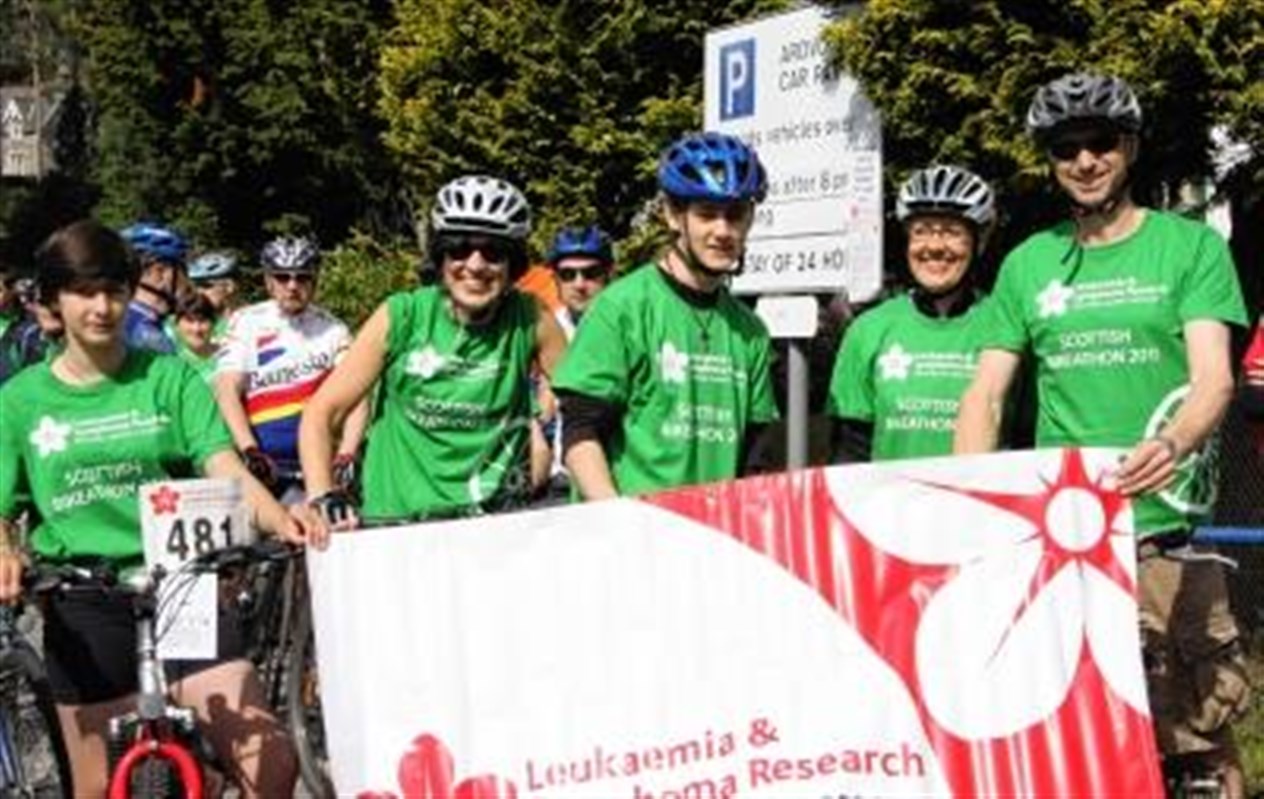 Eilidh Sutherland, Karen MacKenzie, her sister Aggie MacKenzie, Fraser Greenwood and John Mitchell at the start line.