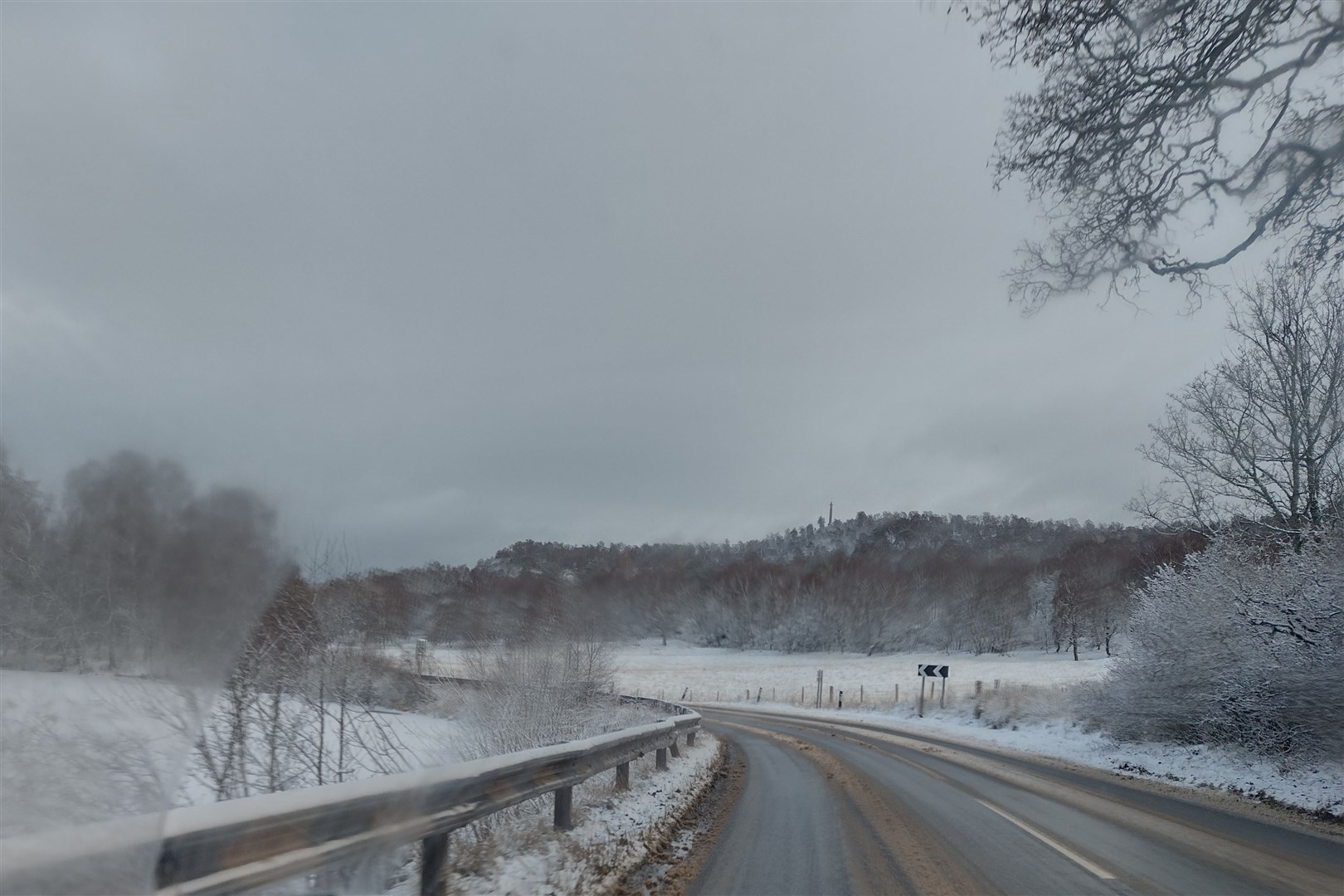 A yellow warning is in place for roads to seen ice and snow over the next few hours