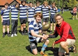 Lee Youngson won The Colin Smith Memorial Trophy awarded to the best junior player of the tournament. Both Colin’s parents attended the presentation, and the trophy was handed over to Lee by one of Colin’s coaches and friend, Hein Mijzen. Also pictured, b