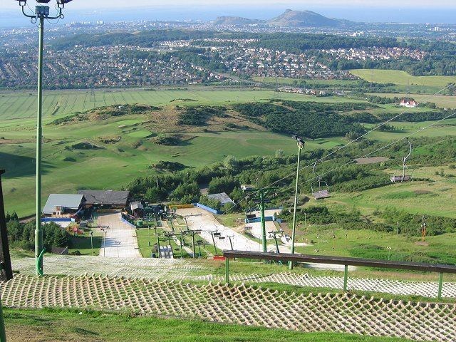 Hillend Ski Centre on the outskirts of Edinburgh in 2005. Picture: Richard Webb / Hillend ski slope / CC BY-SA 2.0