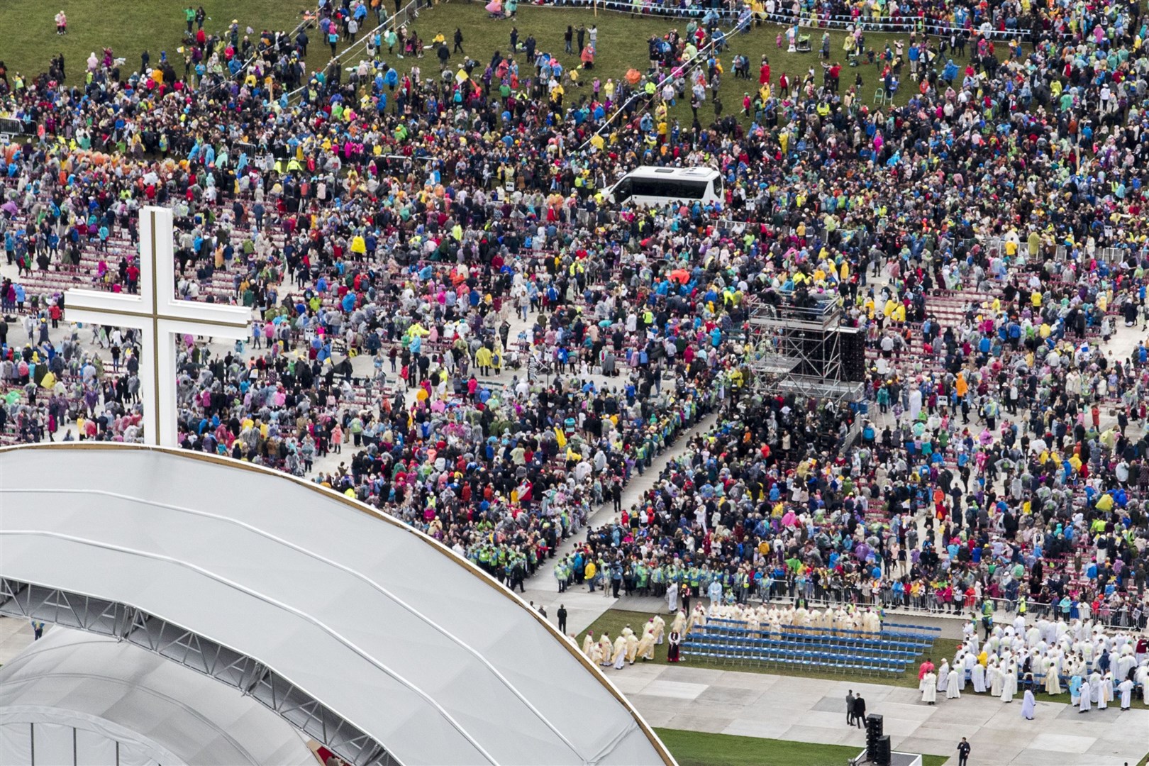 A total of 500,000 tickets were taken up for the Phoenix Park mass that ended the Pope’s visit to Ireland but the actual crowd at the event appeared smaller (Liam McBurney/PA)