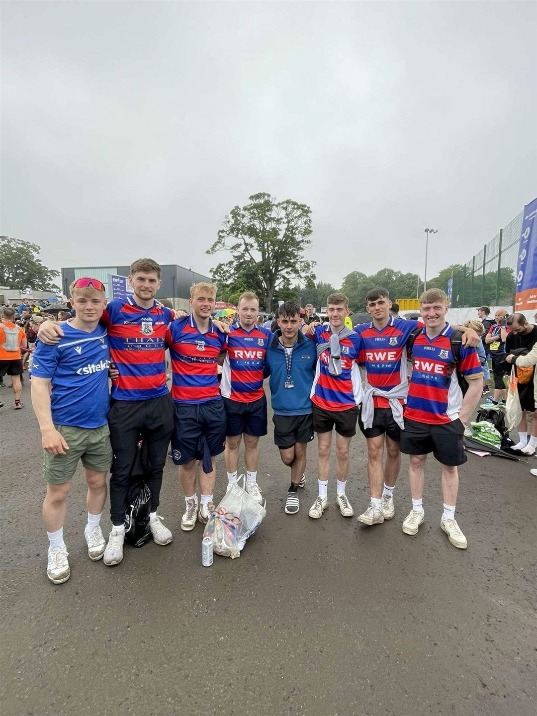 Plenty of support for Eoin at the Edinburgh Marathon