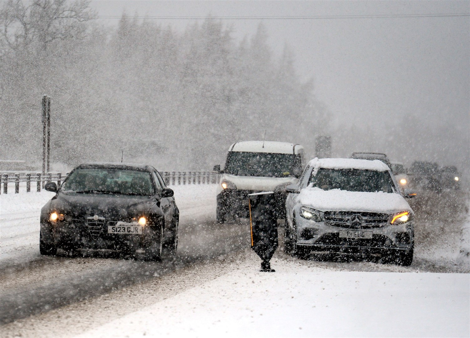 Heavy snow falling on the A9 at Drumossie.