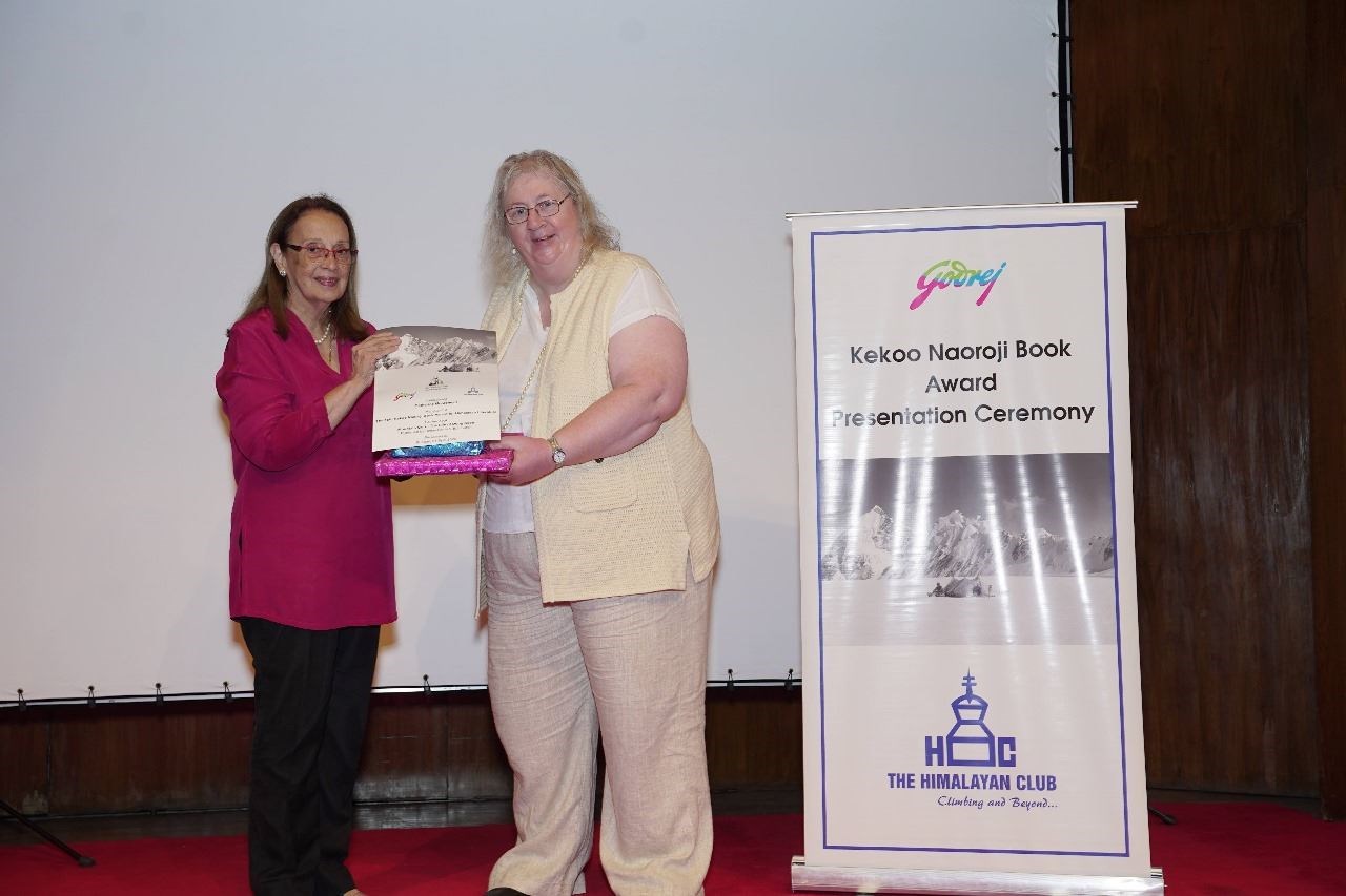 Catherine Moorehead (right) receives the award from Mrs Pheroza Godrej