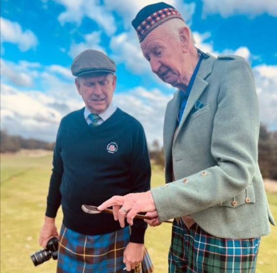 Bill Mitchell - who met Bobby Cruickshank - giving hickory tips to Steve Gannon.