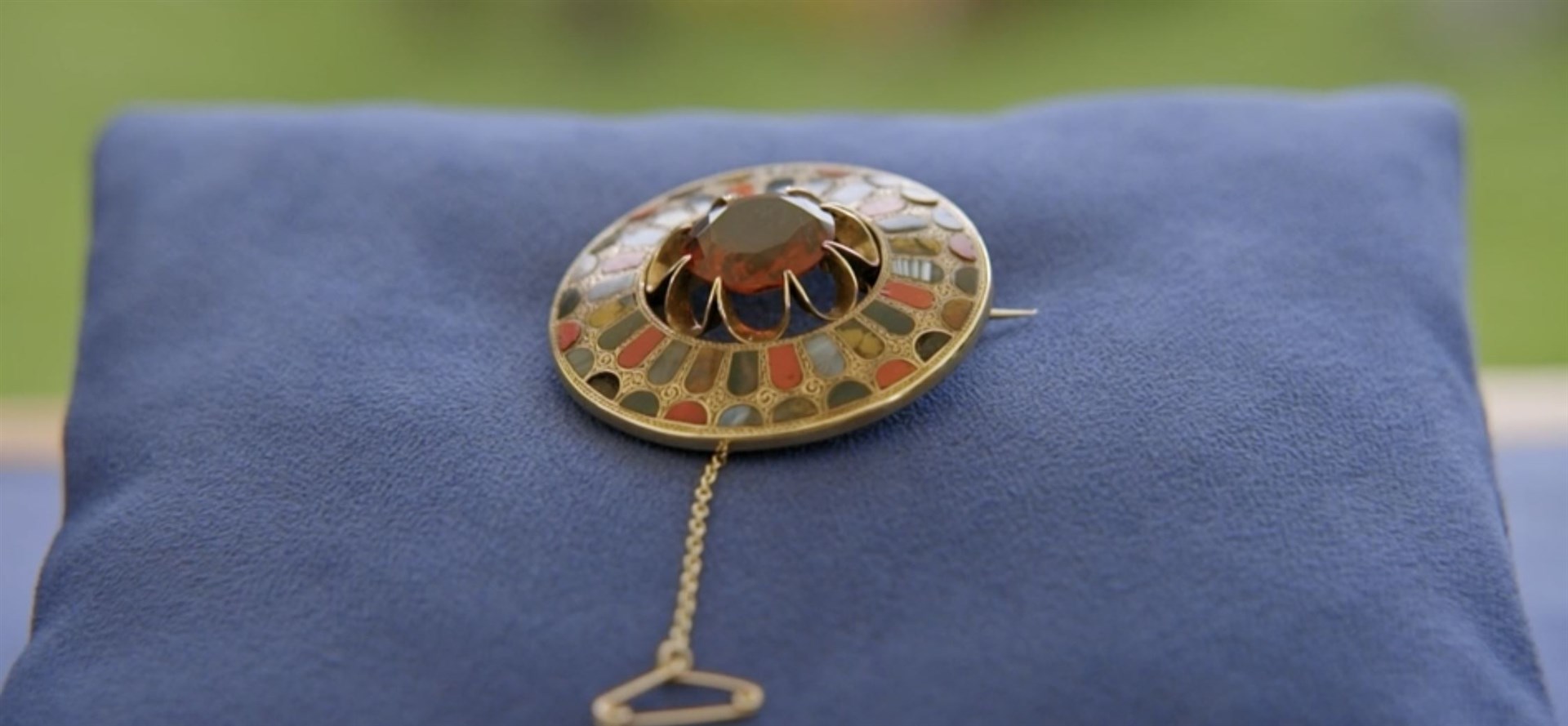 The exquisite brooch which was valued at nearly £1000.