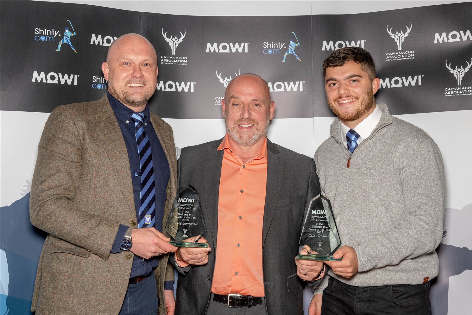 Scott Campbell (left) and Iain Robinson (right) with Ian Roberts at the Mowi Shinty Awards.