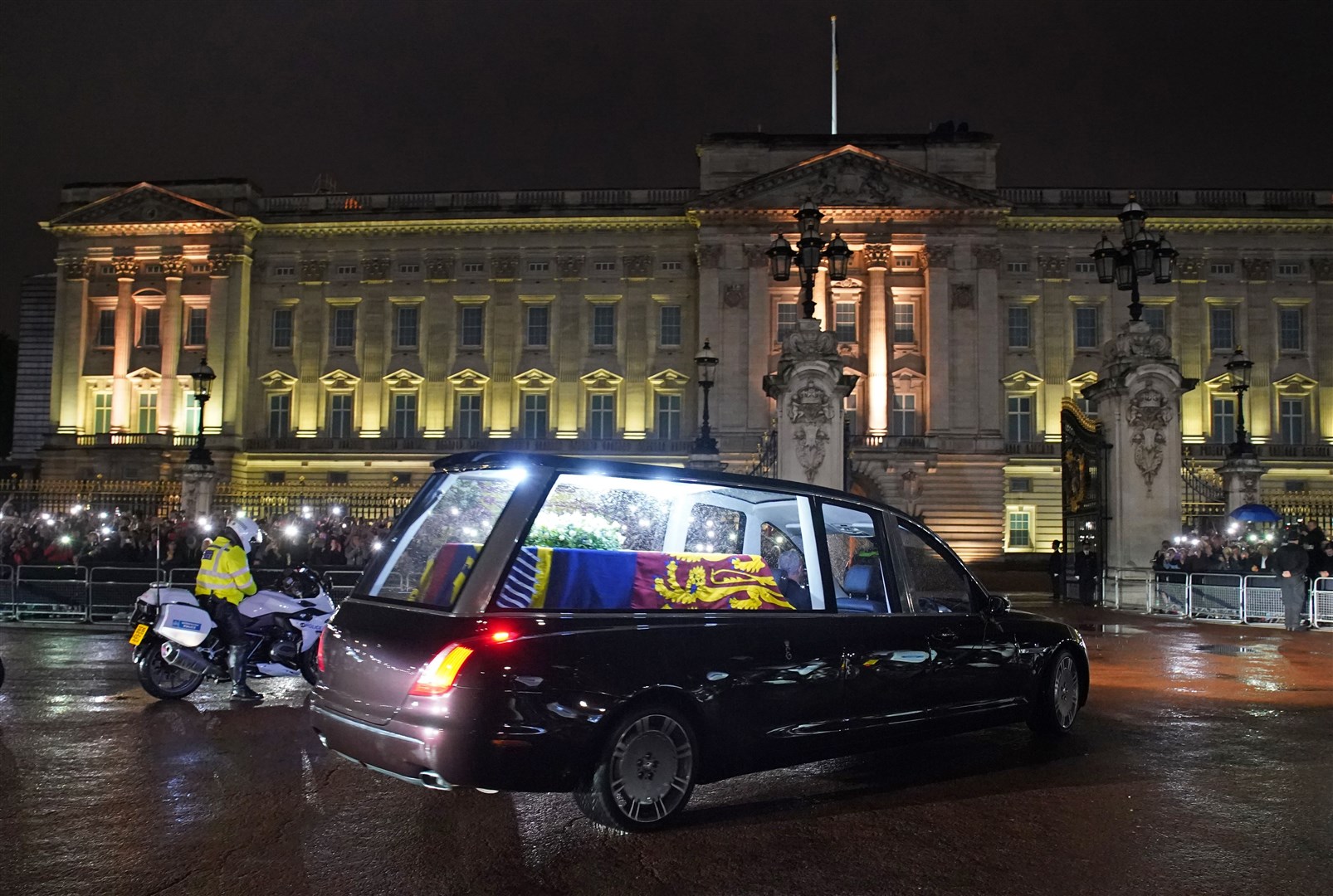 The hearse carrying the coffin of Queen Elizabeth II arrives at Buckingham Palace (Gareth Fuller/PA)