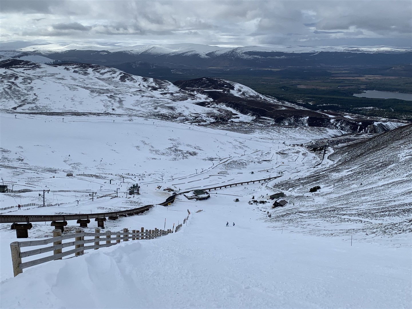 Looking down the White Lady piste. The tow is proposed on the lower slopes by the Scottish Ski Club hut.