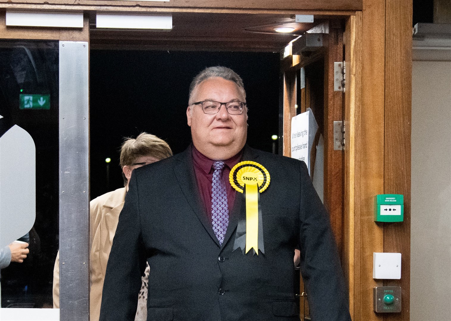 SNP candidate Graham Leadbitter arriving at Elgin Town Hall for the count. Picture: Daniel Forsyth.