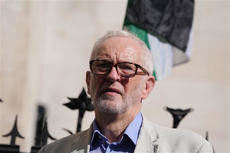 Jeremy Corbyn criticises Starmer’s ‘island of strangers’ speech at festival