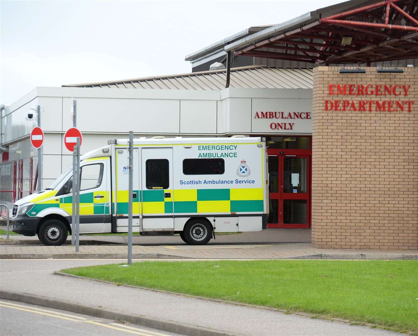 A paramedic has said it can take up to four hours for a patient to be admitted from an ambulance to hospital in Inverness.