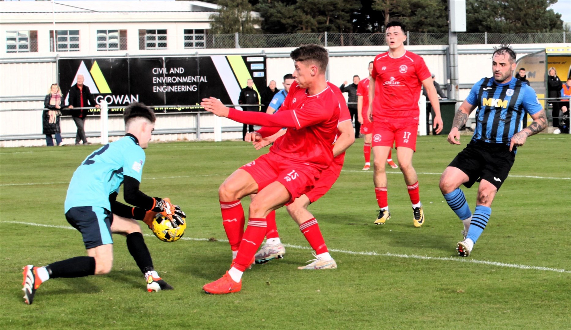 Jags keeper Ethan Rae stops a Sauchie Juniors attack as teammate James Lee Fraser (right) looks on. Picture: Frances Porter.