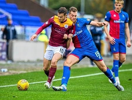 Jordan White (centre) says teams become more defensive minded when they travel to Inverness.