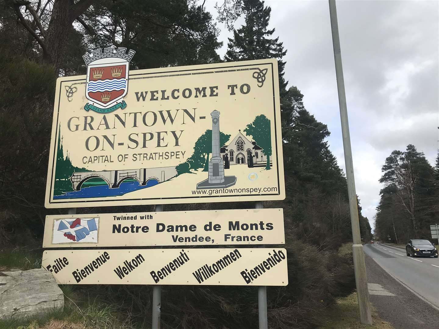 Grantown's current signs are to be replaced.