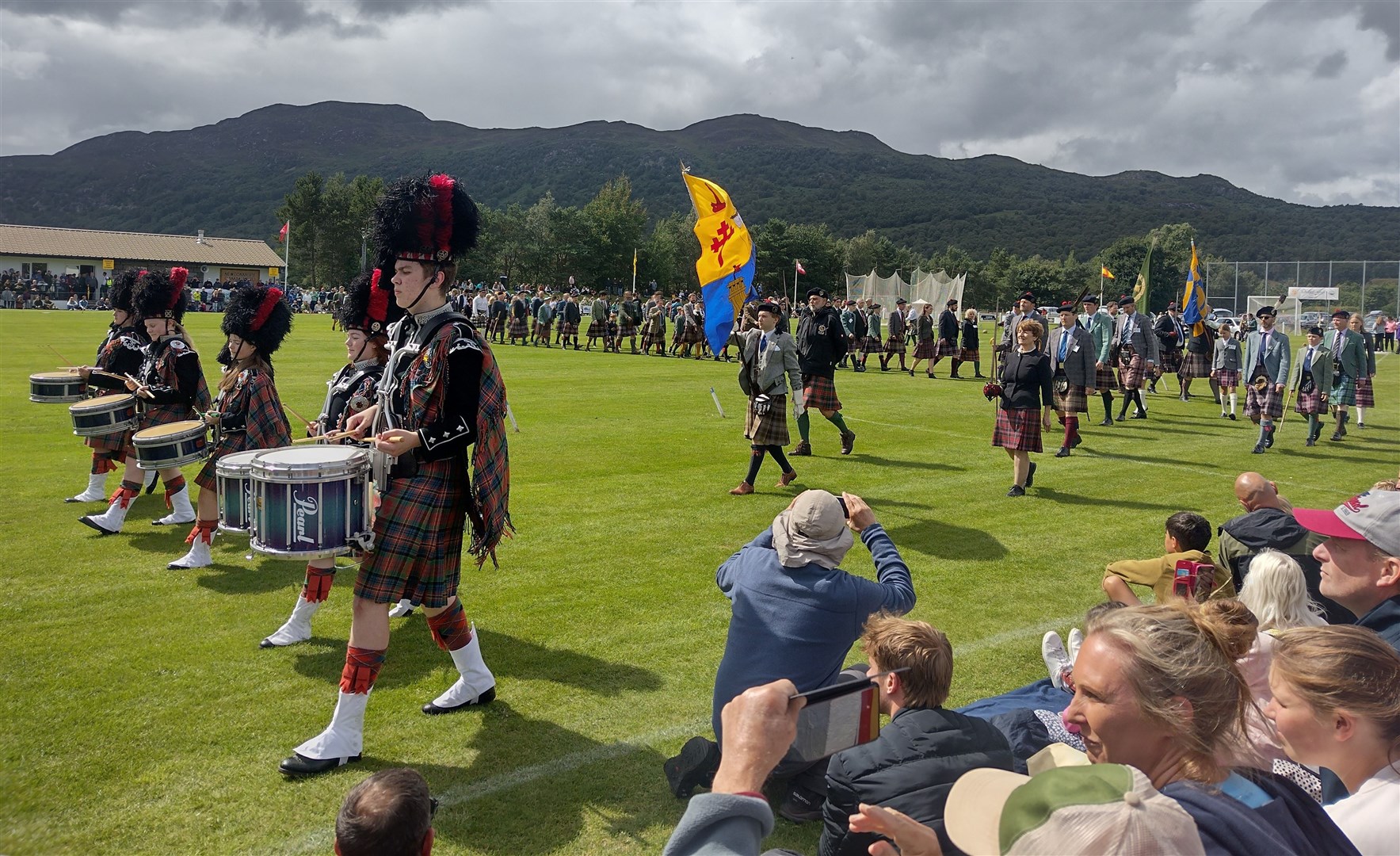 THE MACS ARE B ACK: Another spectacular Macpherson Clan Rally on the Eilan