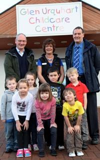 Rotary Club's Ken Mackie (left) and Neil Chisholm with Marnie MacKenzie and children (back, from left) Calum McKewan, Grace Montague, Finlay McLean, Ruaraidh Drennan, (front) Sophie Lee Howden, Eilidh Peteranna and Owin Martin.