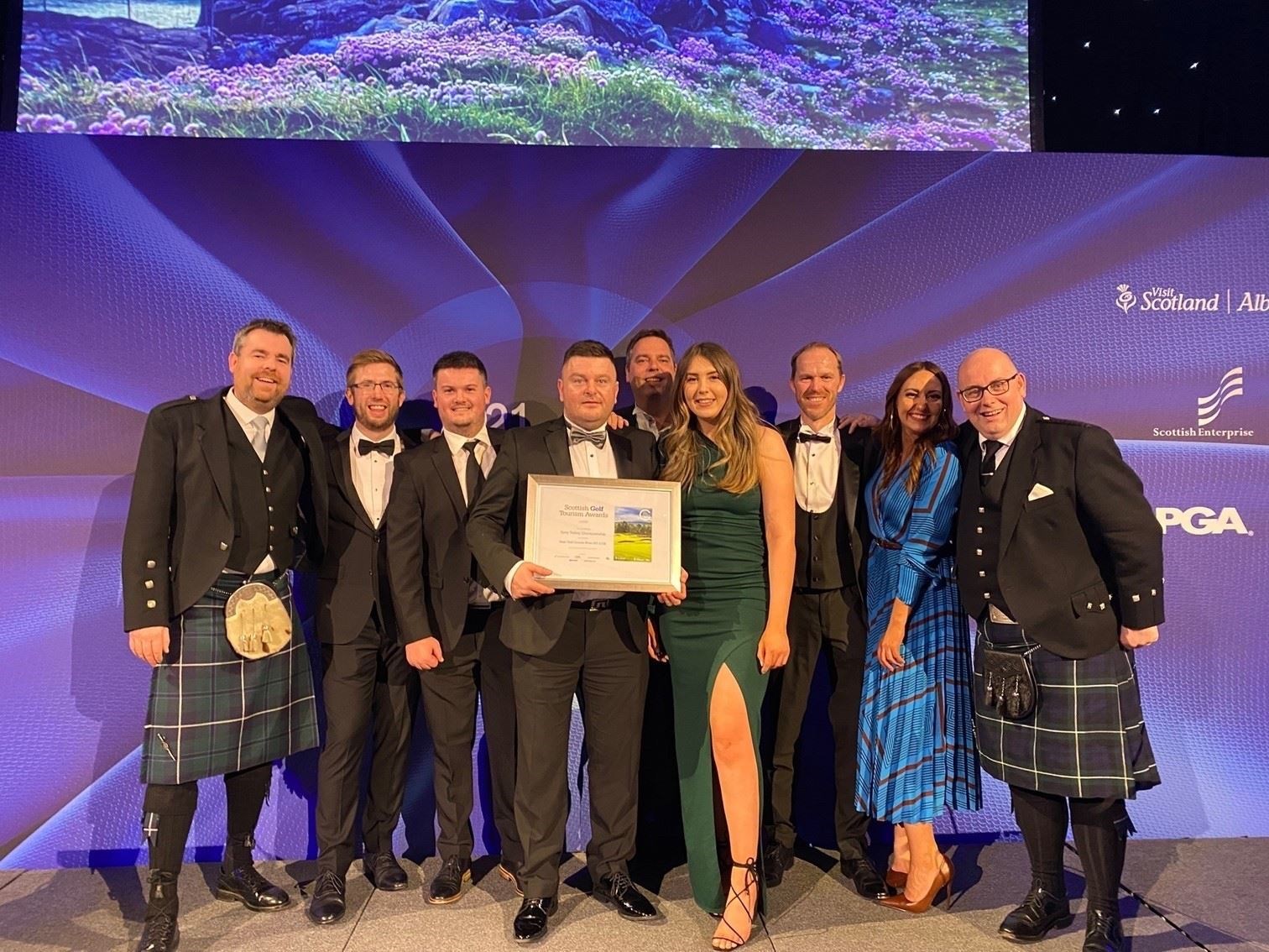 David MacMullen, director of golf at Macdonald Hotels and Resorts, with the award, along with staff and the hosts of the awards.