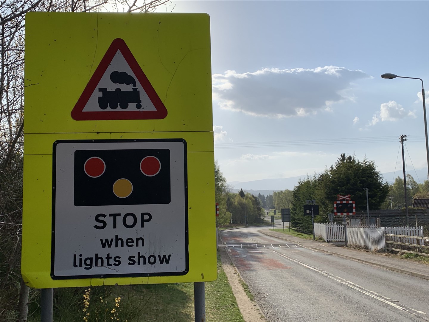 The railway crossing at Dalfaber currently has no barrier despite a big rise in homes in the viciniity.