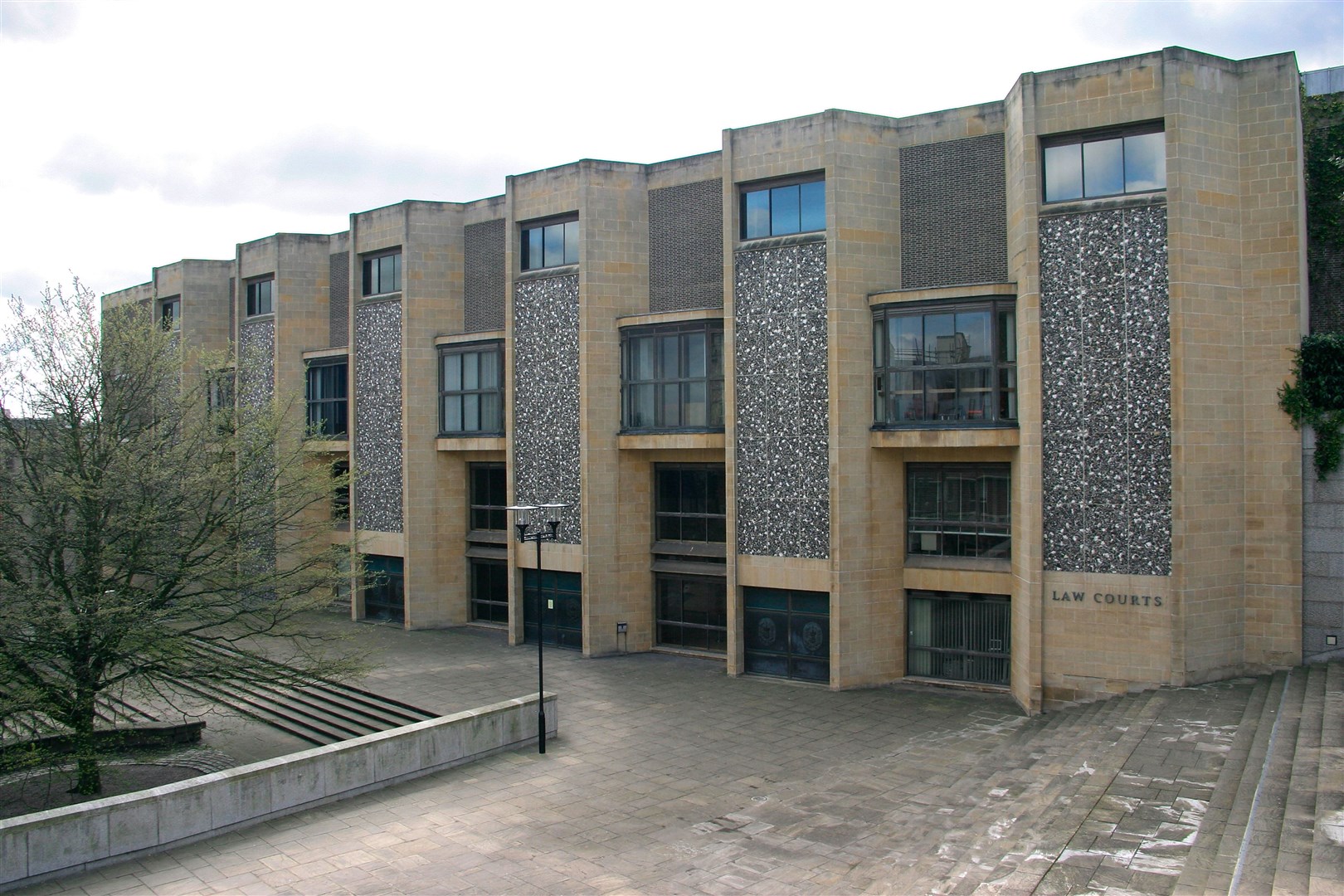 Mason Reynolds was on trial at Winchester Crown Court (Alamy/PA)