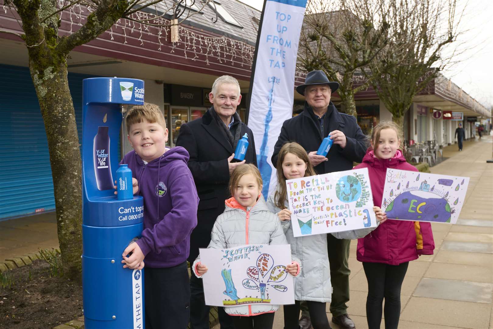 Scottish Water Chief Operating Officer Peter Farrer and Councillor Bill Lobban. Front from left, Aviemore Primary Pupils Alfie Kirby, Hanna Drozd, Solveig Dennis and Emelia Owen.