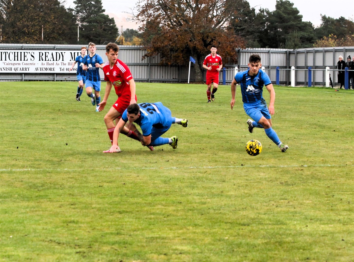Ross Logan comes away with the ball after a clash in midfield. Picture: Frances Porter.