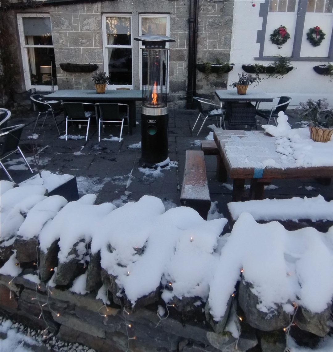 One of the warmest places to be this morning was outside the Boat Hotel, whose beautiful garden came complete with very a very efficient picnic heater - not that anyone was taking advantage of it.