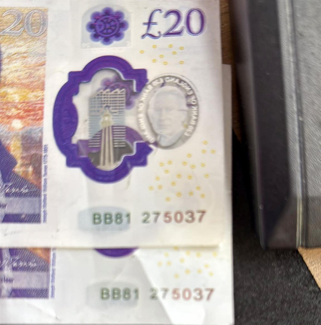 FAKE: The serial numbers are all the same and the colour is too heavy.