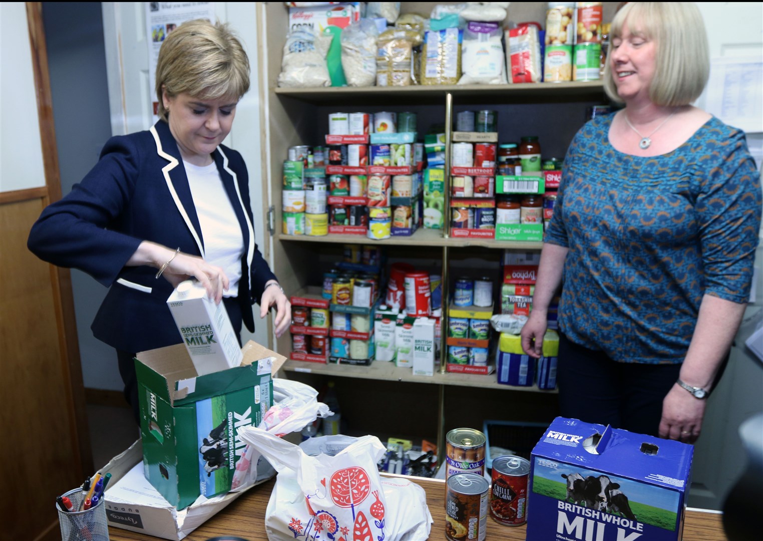 Nicola Sturgeon at Foodbank at Merkinch with Lorna Dempster..Pictures: John Baikie 037660.