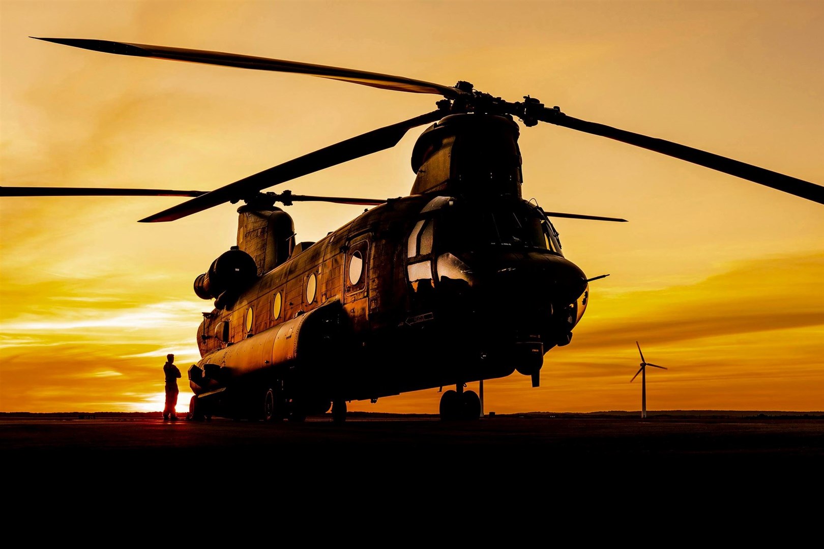 RAF CH-47 Chinook of 18 Squadron. It is important for aircrew to maintain training currencies on the CH47 chinook ready for deployments on operations and a commitment to UK National Standby. The Chinook is an extremely capable and highly versatile helicopter.