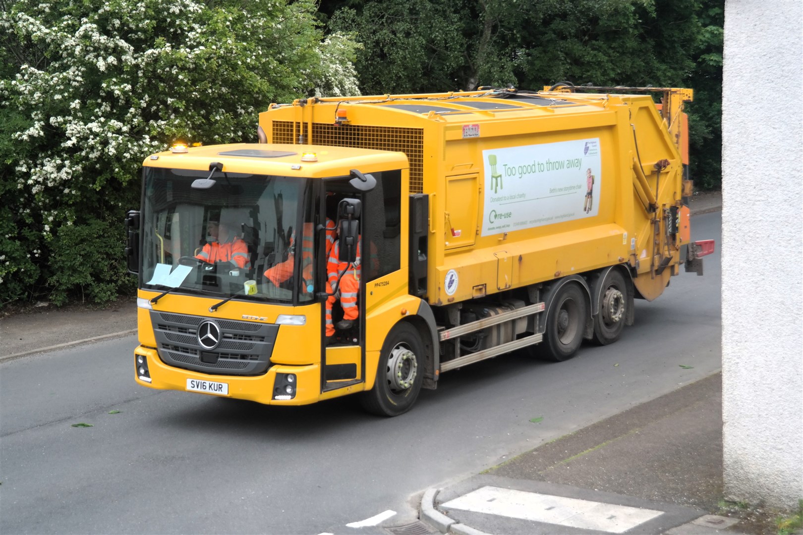 Highland Council bin lorries will be used to collect data on the quality of mobile phone signal. Picture: DGS