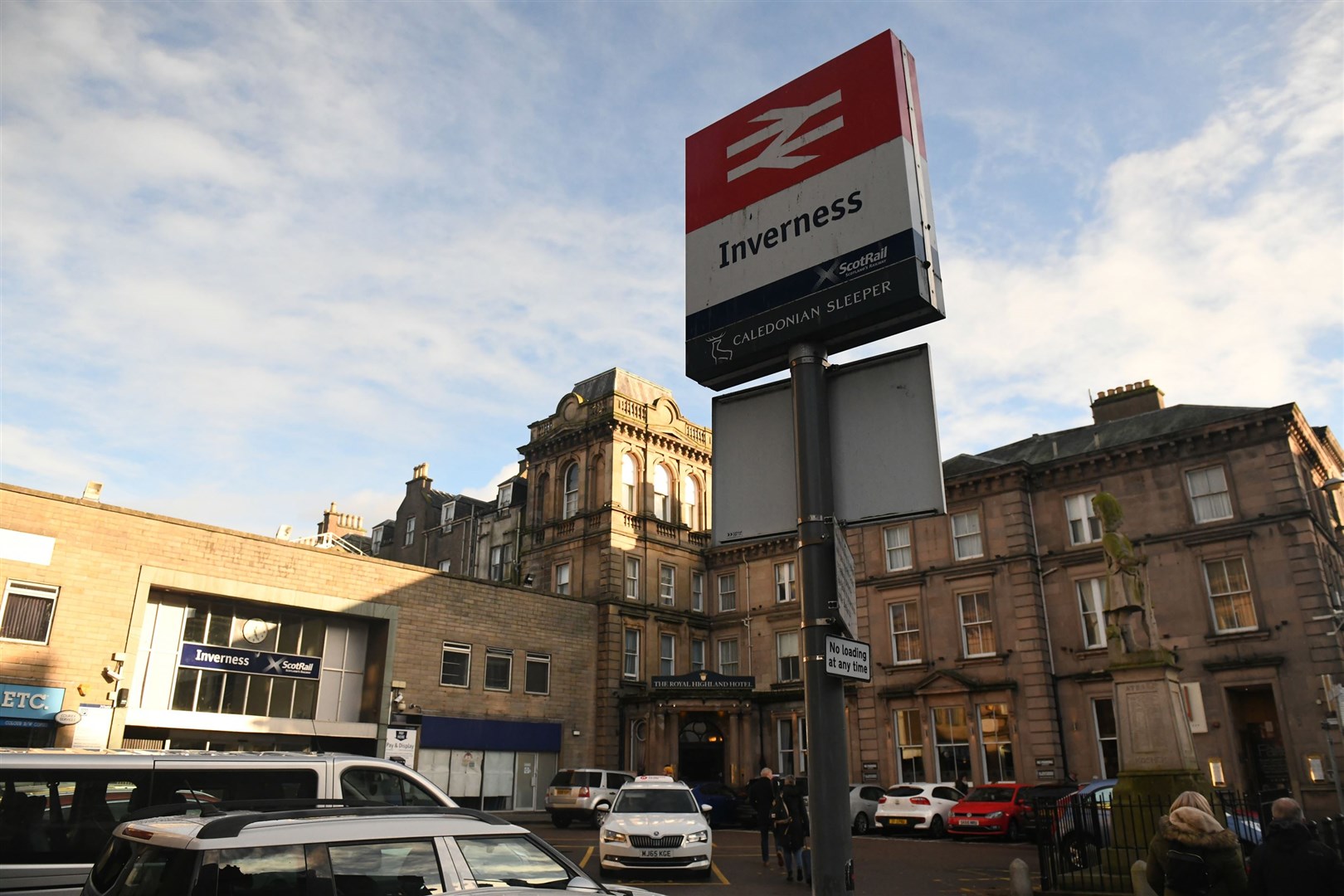 Alternative road transport will be offered to passengers to get them to Edinburgh.