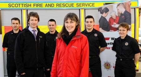 Melanie (centre) with Peter (second left) and the firefighters who came to her aid