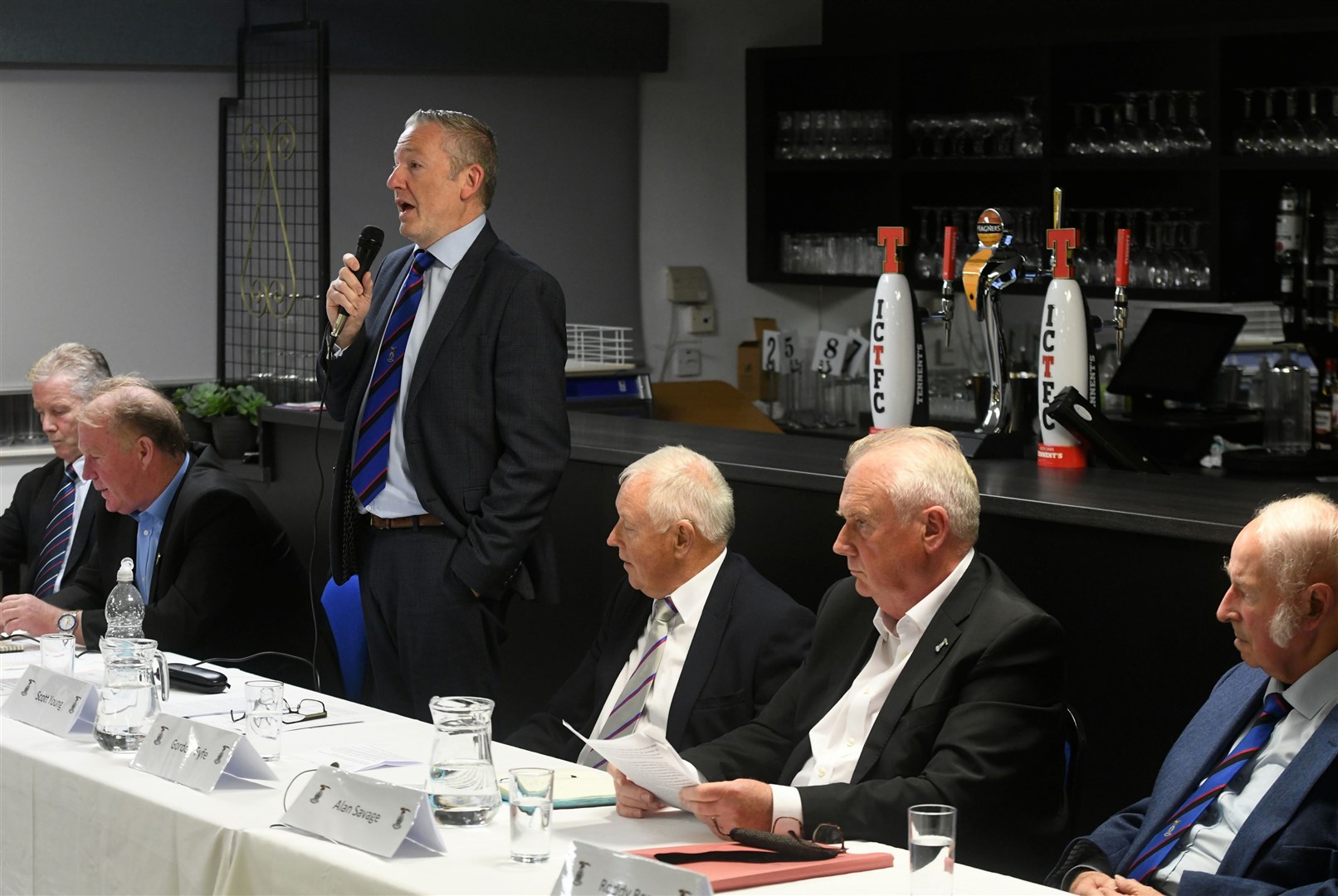 Scott Young speaking at the meeting. Picture: James Mackenzie