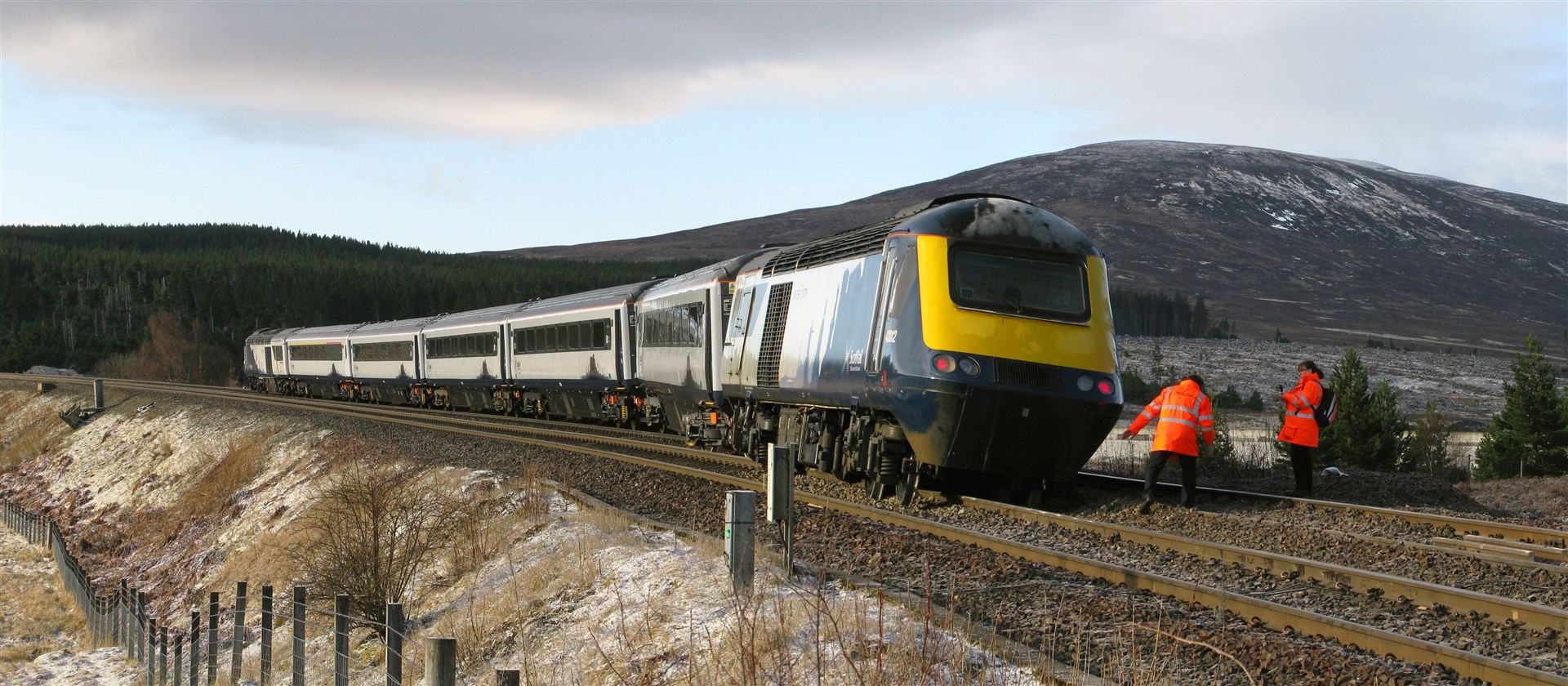 The derailed power car at Dalwhinnie (Bill Carr)