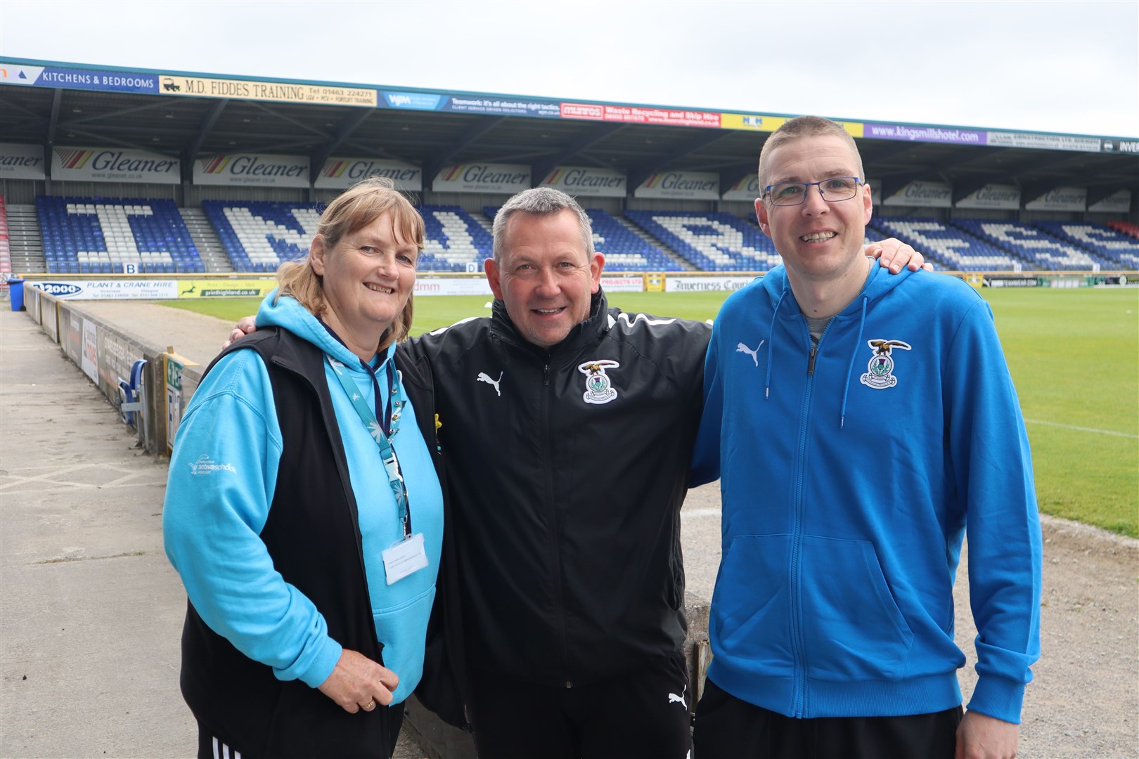 Inverness Caley Thistle head coach Billy Dodds with Thurso's Alyn Gunn and Highlife Highland's Elizabeth McDonald, who run Highlife Highland's leadership scheme.