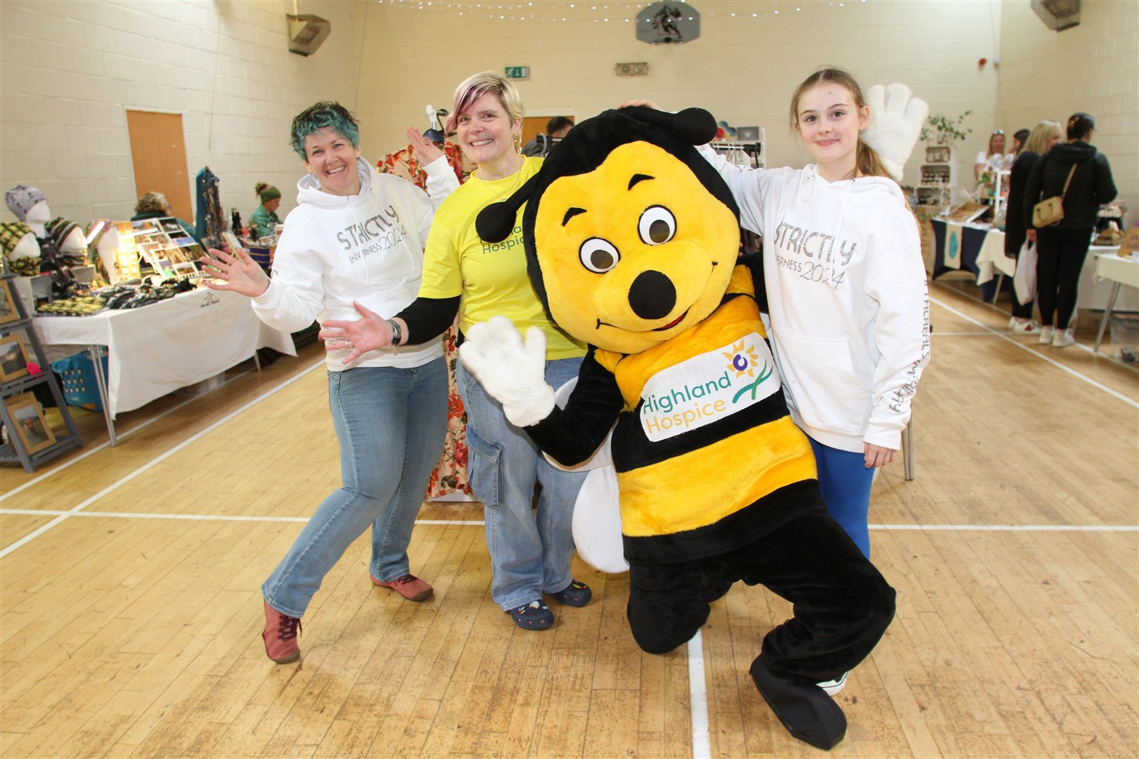 Bee-utiful: Louise (left) with Bobby the Bee, her daughter Mia and London marathon fundraiser Becks Ferguson