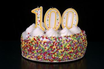 There were nearly 1000 centenarians in Scotland, according to latest figures.
